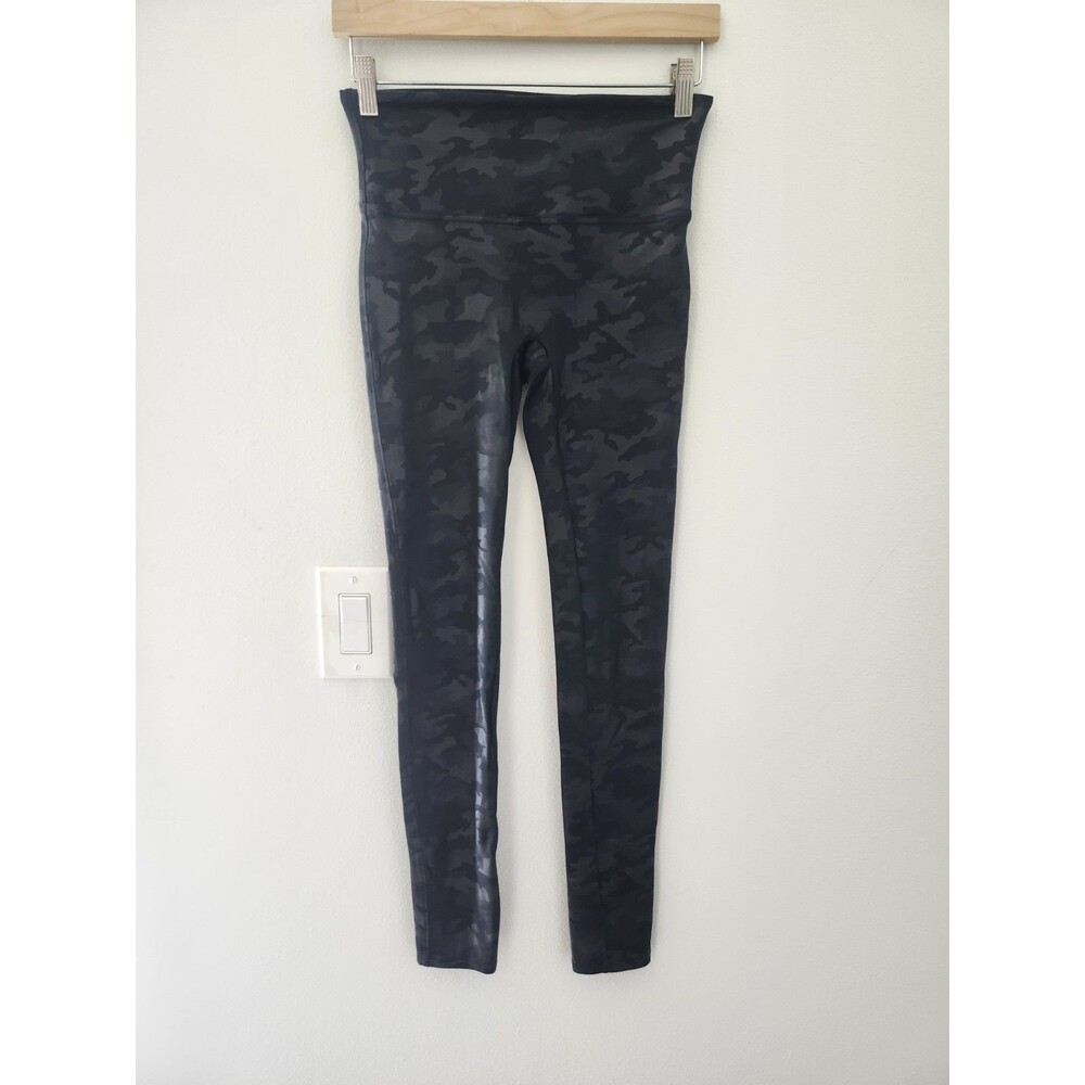 Spanx Faux Leather Camo Leggings Black Tonal Camouflage High Waist Sz M